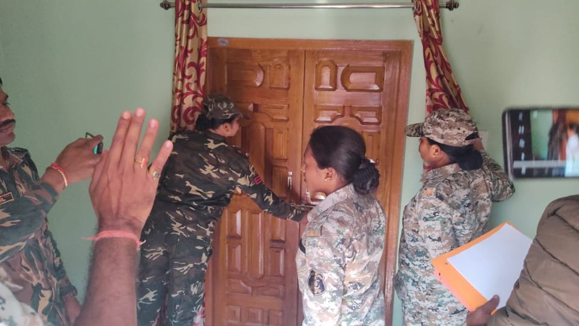 brahmanand on election campaign even after jharkhand police notice