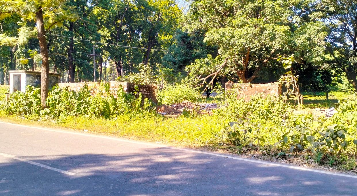 Government property Khurdburd in Banbasa