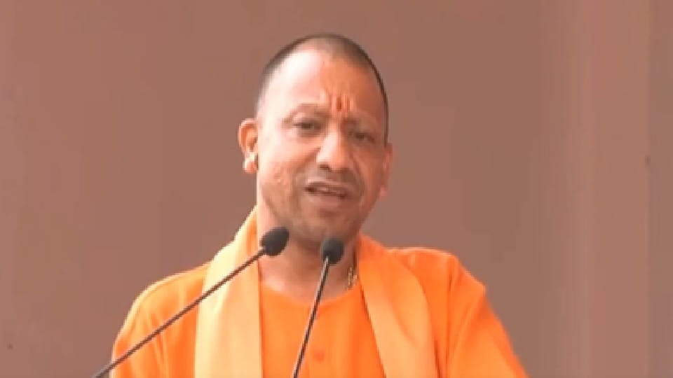 Akhilesh Yadav Hit Back At CM Yogi on the pendulum statement