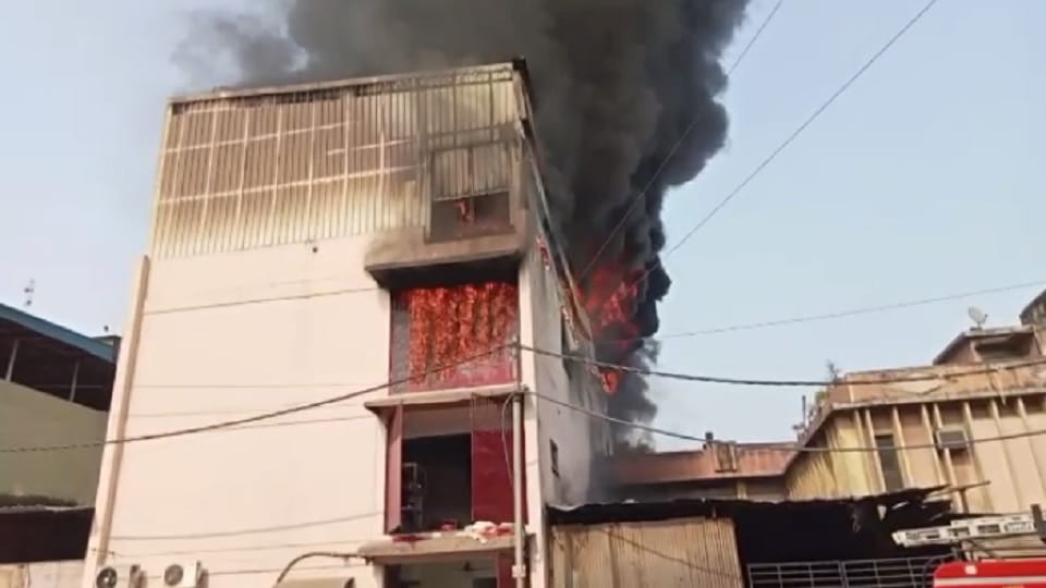 Delhi Fire broke out in footwear factory in Lawrence Road Industrial Area