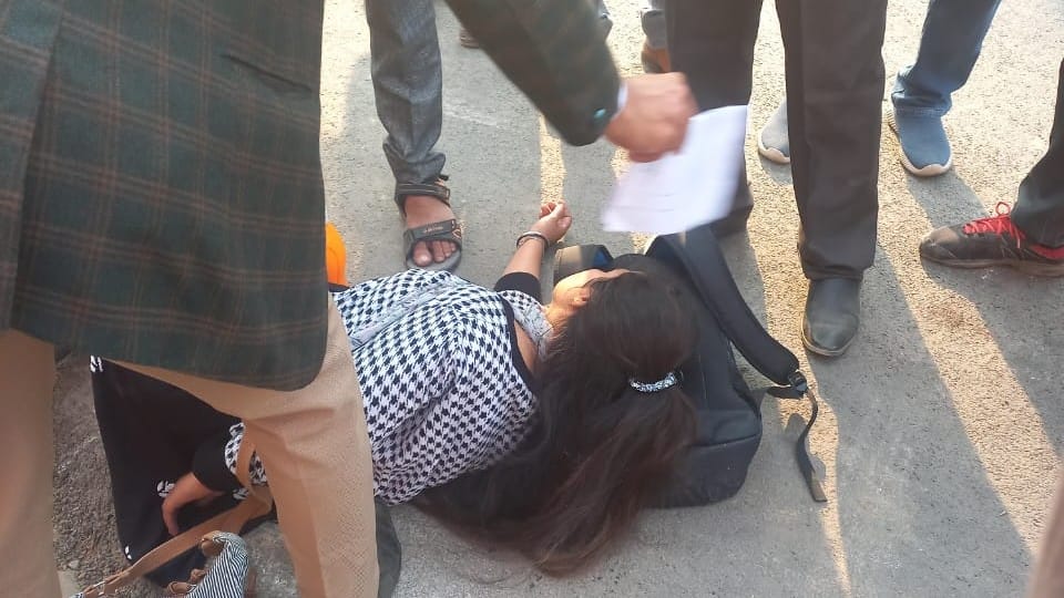 Students protest in front of CM Yogi Adityanath in Agra