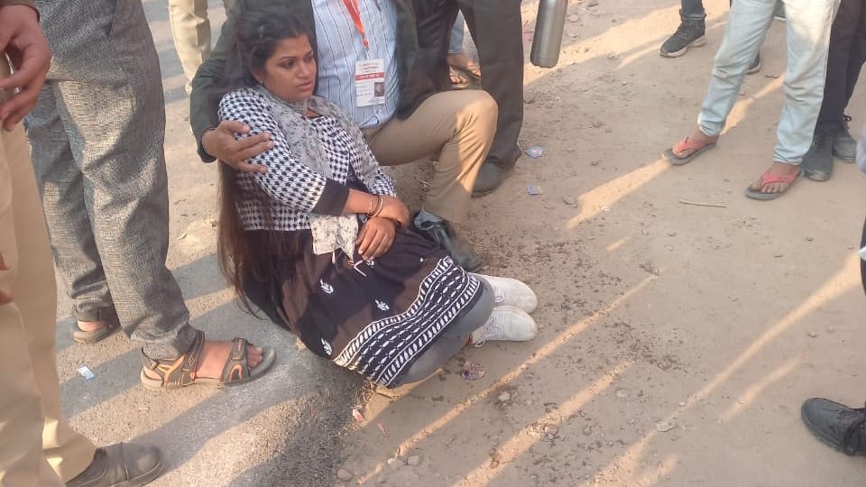 Students protest in front of CM Yogi Adityanath in Agra