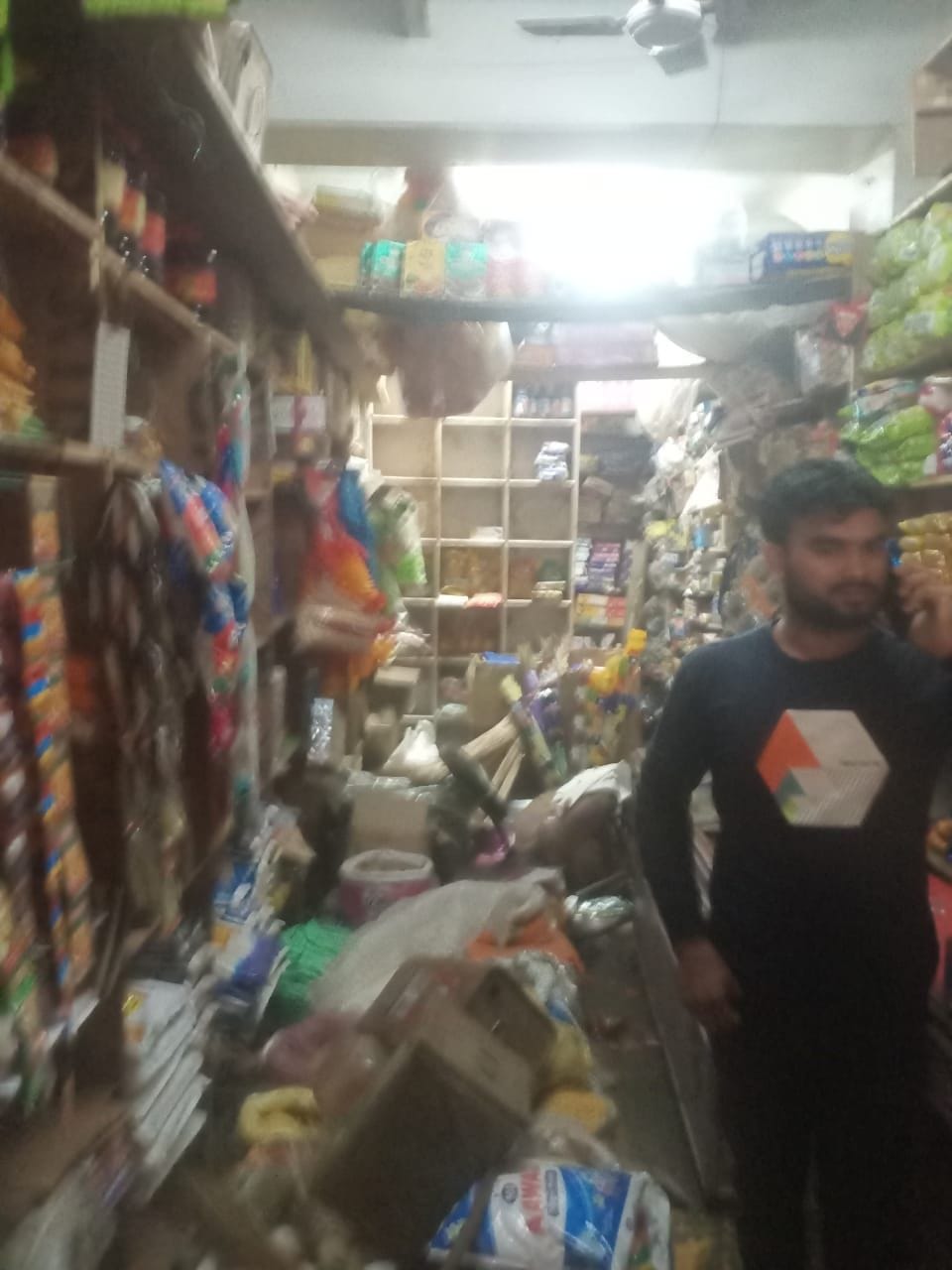 Hathras: Goods worth thousands stolen from grocery store