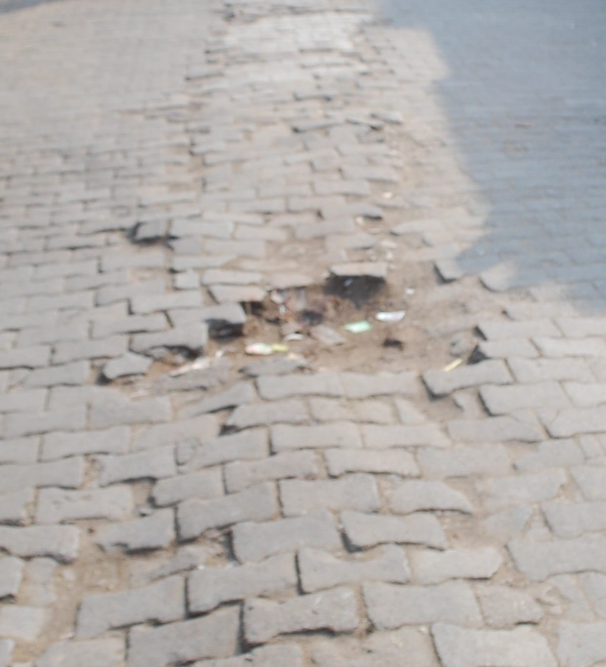 Hathras: Water crisis, bad roads, bad condition of Ward 26
