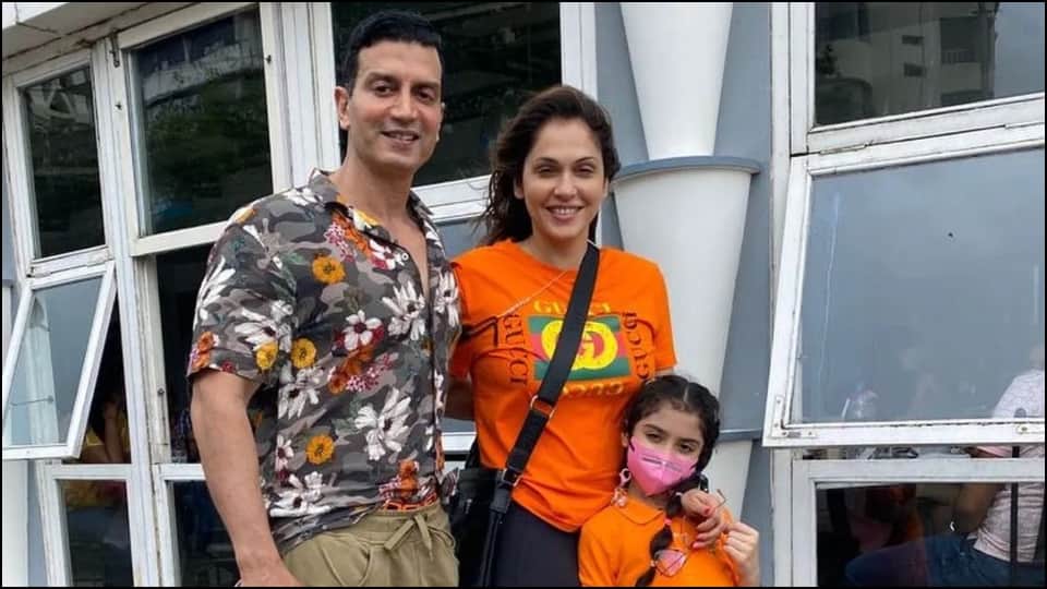 Isha Koppikar Timmy Narang wedding anniversary actress arrived with 20 girls on the first date know Love Story