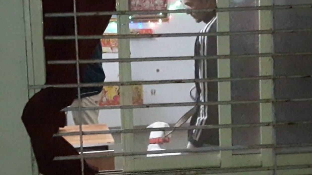 Four masked miscreants looted 13 lakhs from the liquor contractor office in Burhanpur