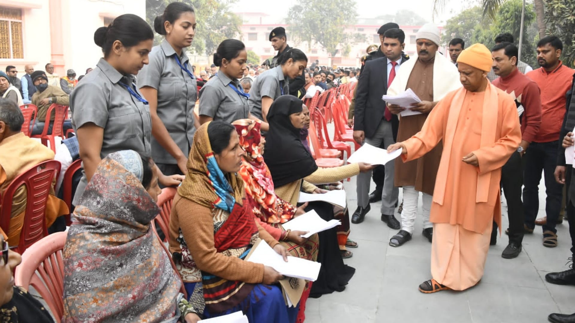 CM Yogi heard complaint in Gorakhpur