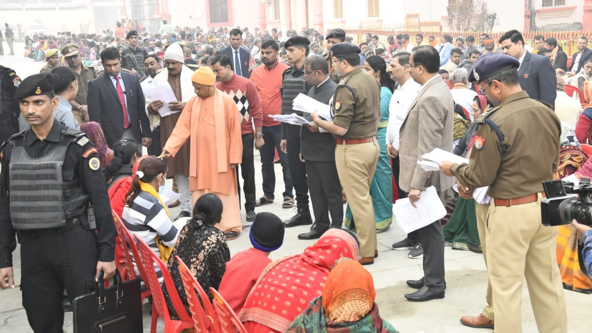 CM Yogi heard complaint in Gorakhpur