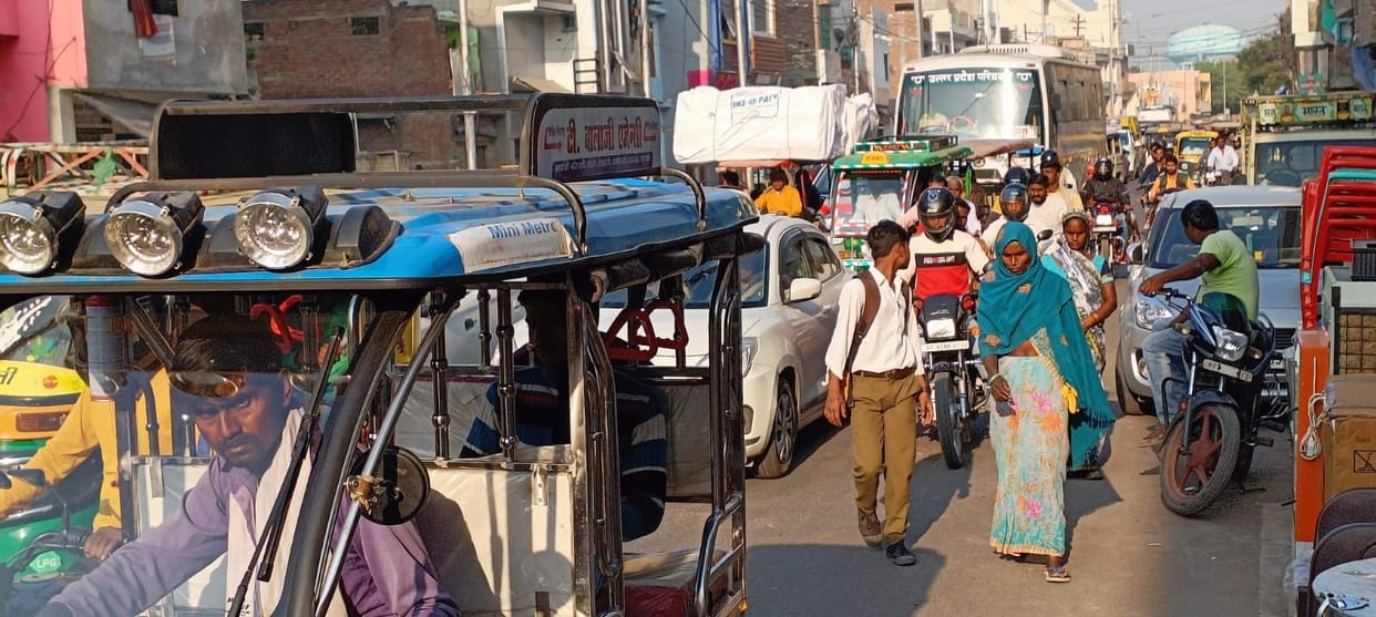 Kasganj: The loudness of the pillars, the noise of the jam all around