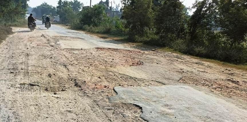Kasganj: Difficult journey on the dilapidated road of Kisrauli