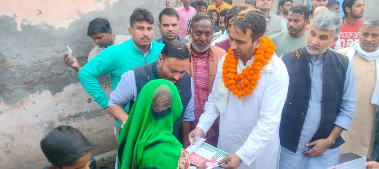 Jayant Singh distributed voter slips in Fahimpur, Biharipur and Khokni