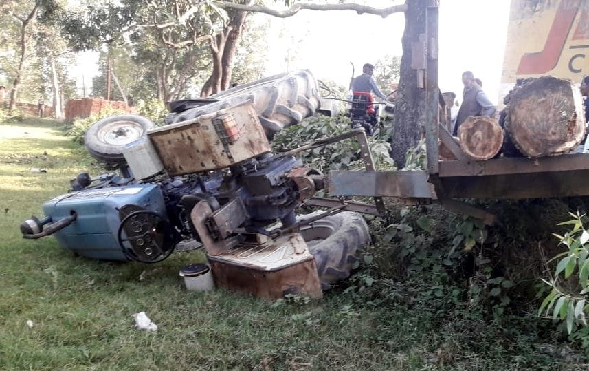 Bike rider died after being buried under a wooden bundle that fell from a tractor-trolley