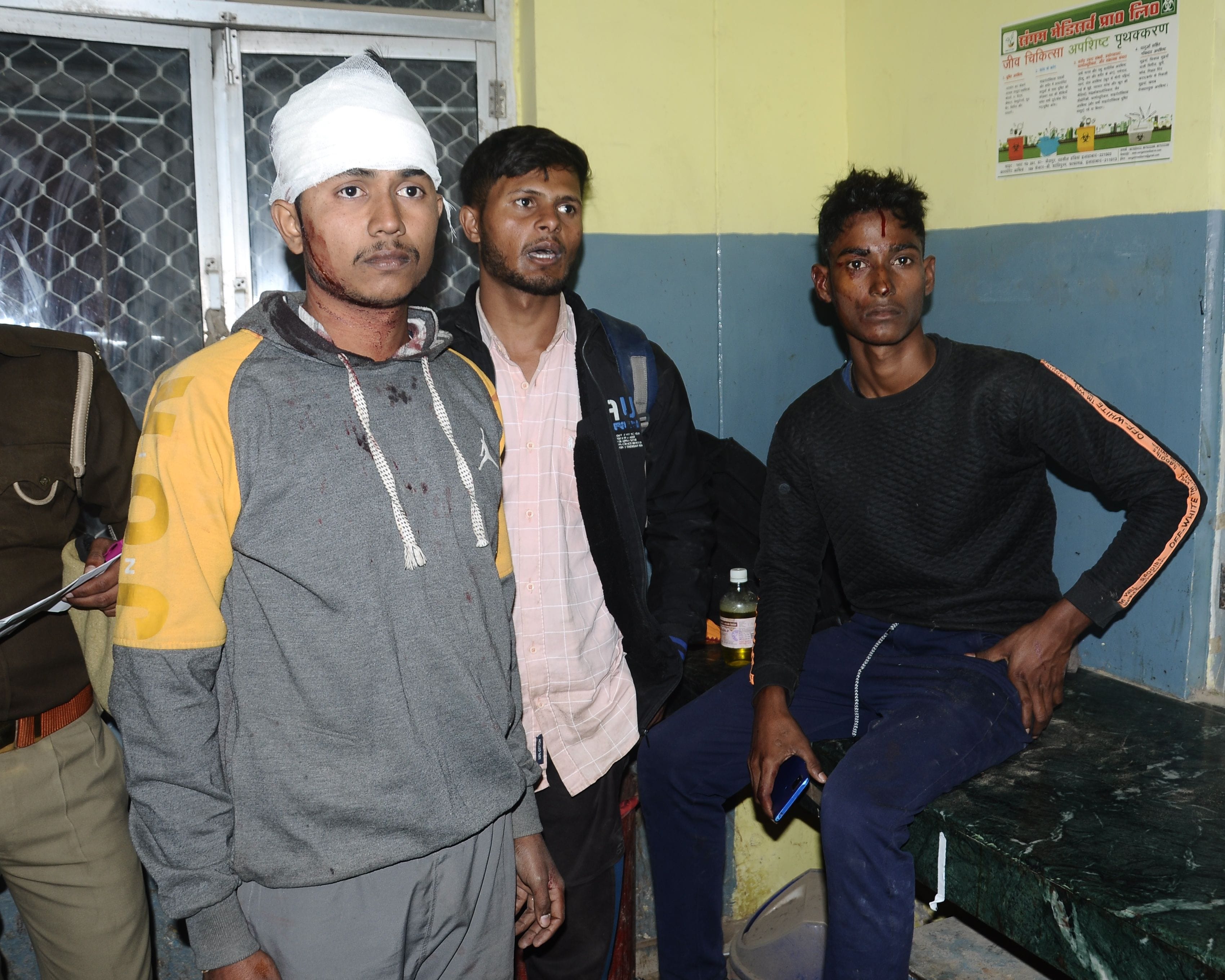 Tempo collided with truck from behind, six injured including youth returning from Agniveer recruitment