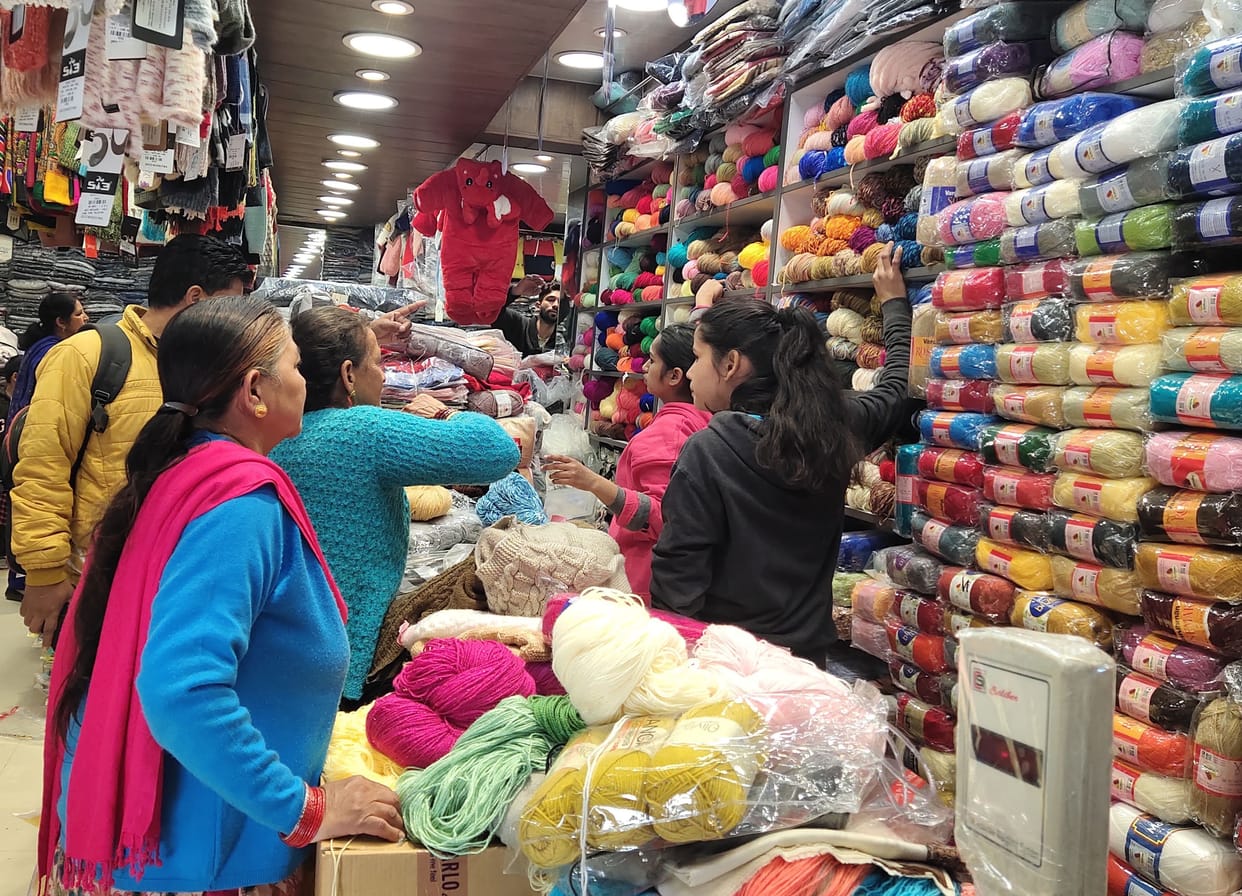 Woolen clothing market warms up in winter