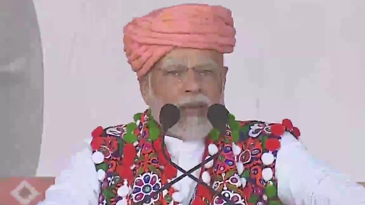 Gujarat Election 2022 PM Narendra Modi Railly Slams Congress AAP Rahul Gandhi Arvind Kejriwal Latest News