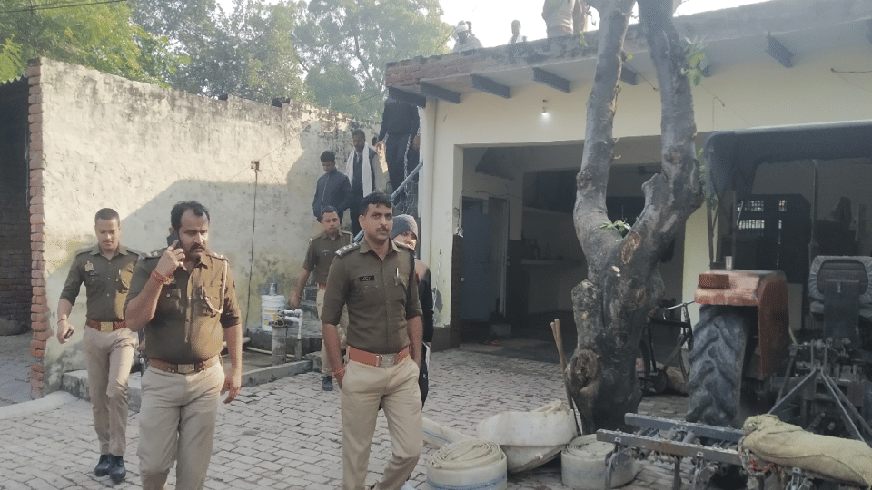 Thieves steal gold jewellery and cash from farmer's house in Barhan Agra