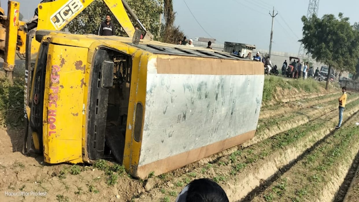 Hapur School bus full of children overturned in Babugarh