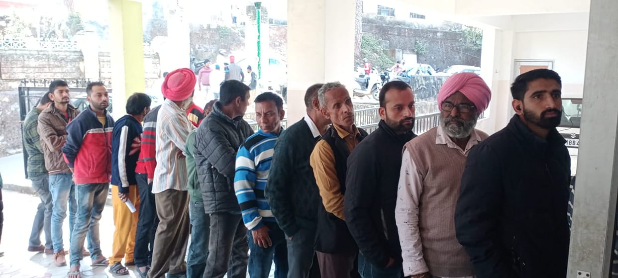 sirmaur news 1900 case solved in lok aadalats in sirmaur district  on sunday 27 nov.2022