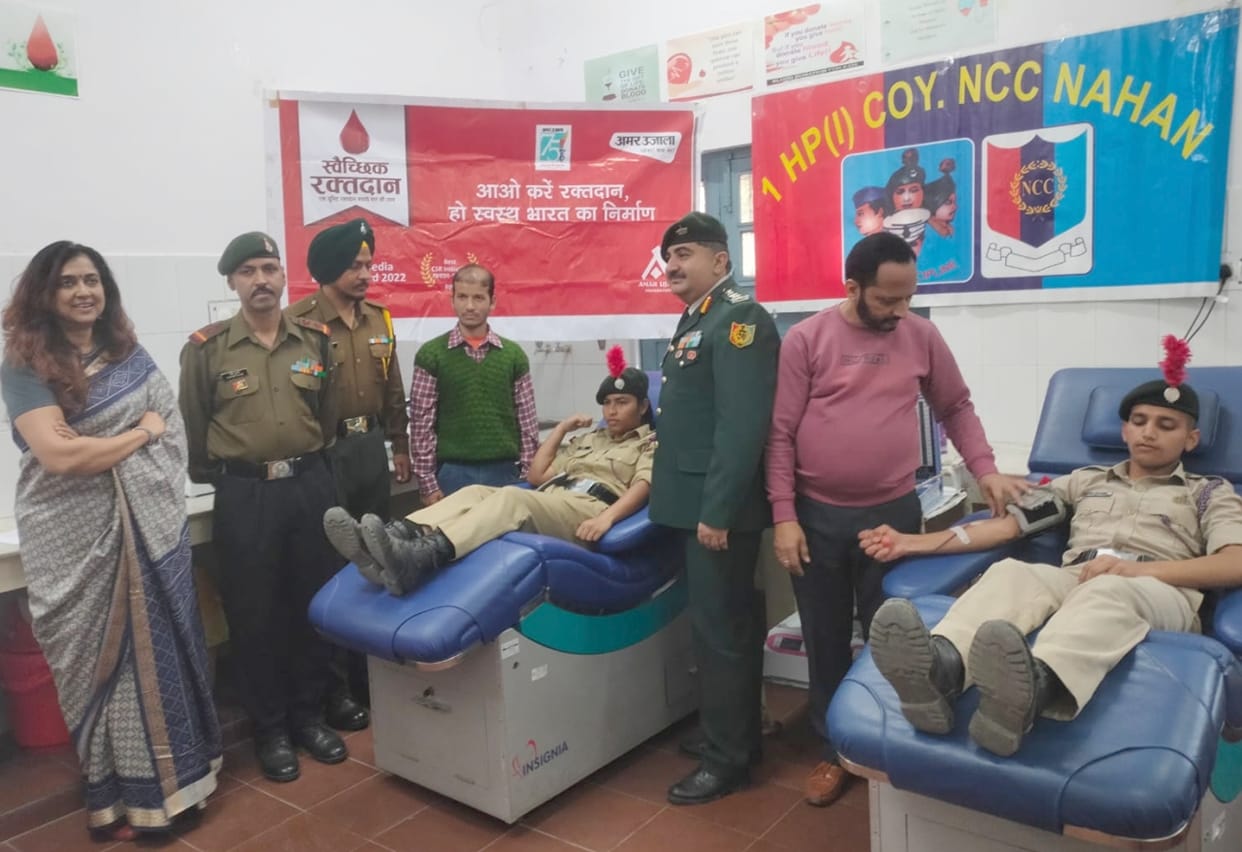 sirmaur news 31 unit blood collect in nahna medical  college camp- organised by amar ujala and ncc company
