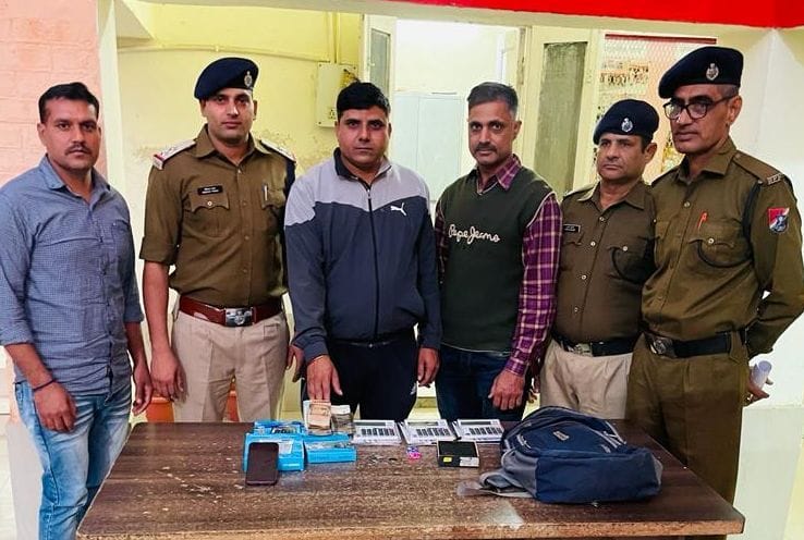Railway police delivered a bag full of cash and goods worth thousands of rupees to the passenger forgotten in the train
