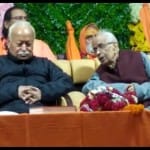 आराधना महोत्सव में मौजूद संघ प्रमुख मोहन भागवत और पूर्व राज्यपाल केशरीनाथ त्रिपाठी।
