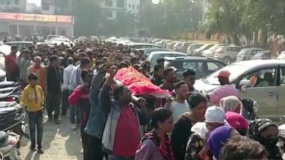 Haldwani: Sanitation workers took out Symbolic funeral procession of mayor effigy