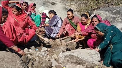 Udhampur admin did not take care women themselves did work repairing the road