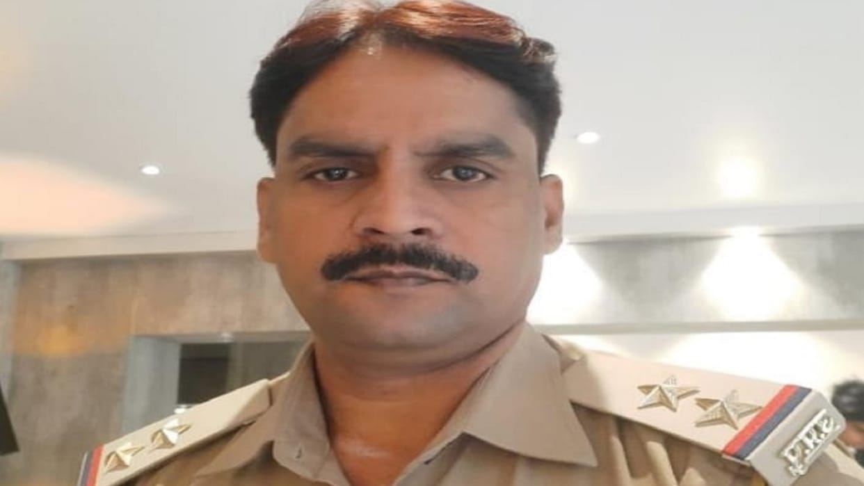 During patrolling in Bareilly, a speeding vehicle collided with the death of the inspector