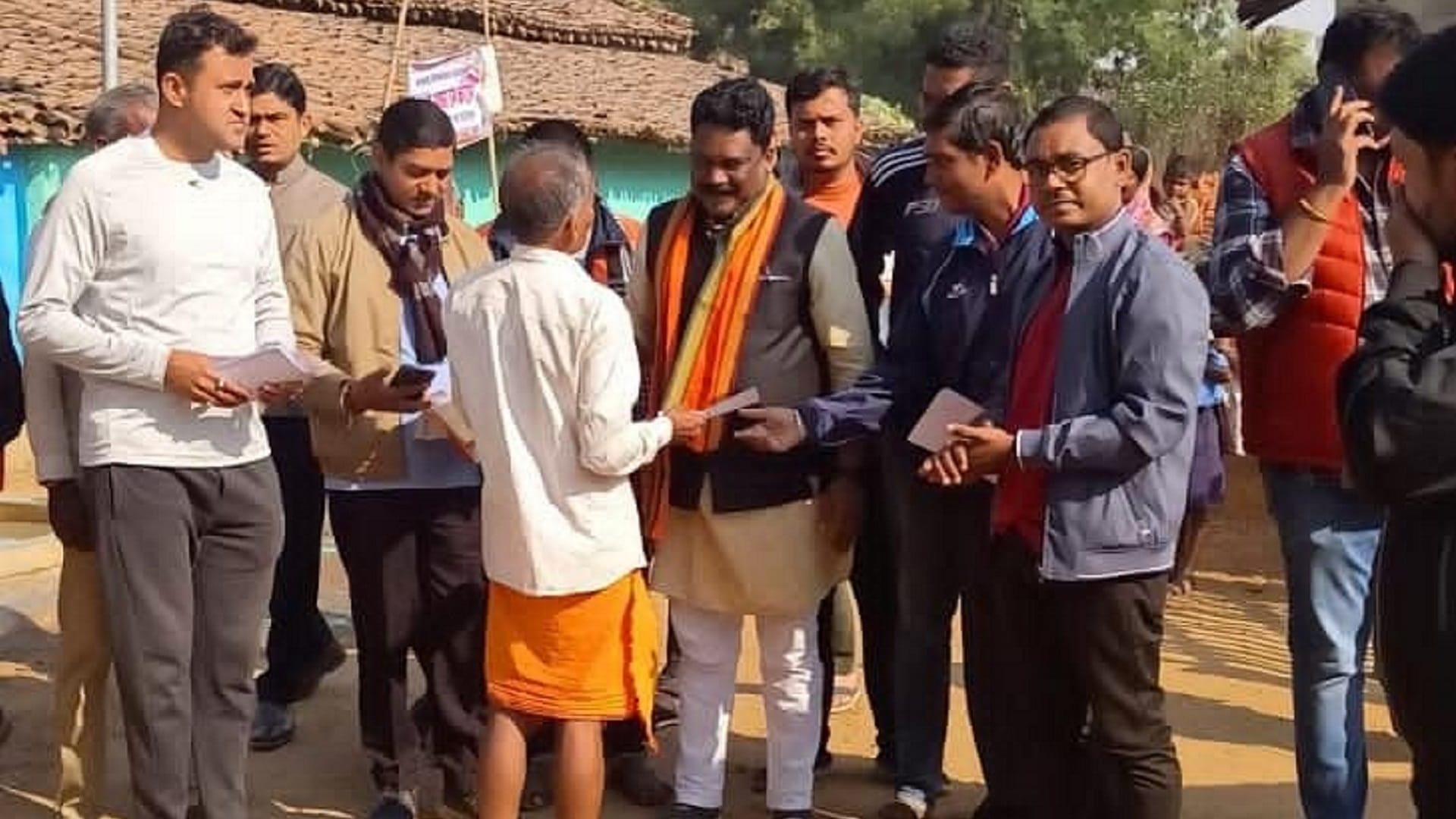 brahmanand on election campaign even after jharkhand police notice