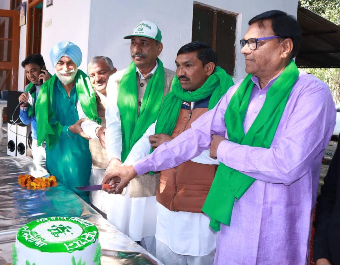 Foundation day of Bhakiyu Lokshakti celebrated by cutting cake