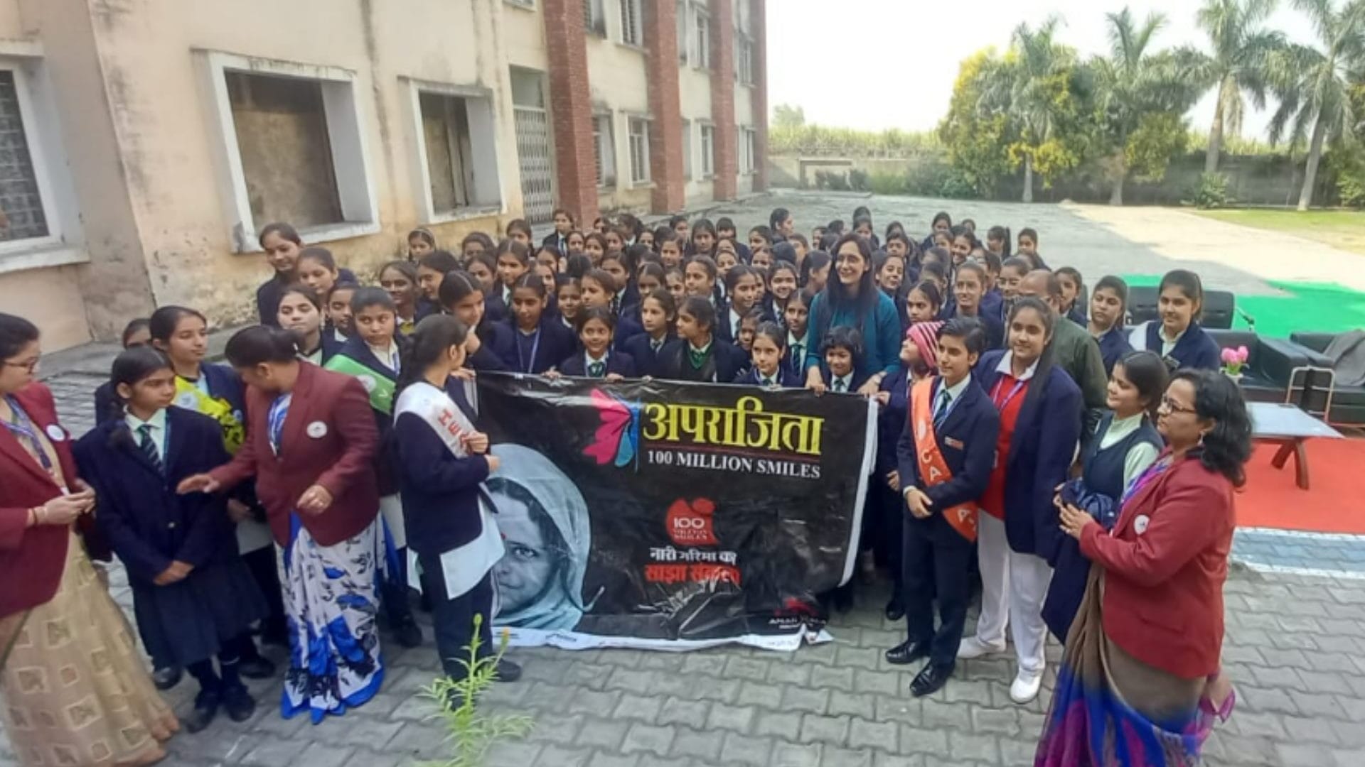 Aprajita 100 million smiles: SDM Ritu Chaudhary of Bijnor gave mantras of success to the children