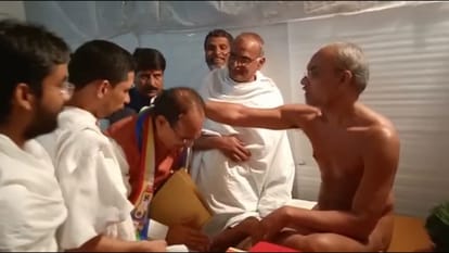 CM Shivraj Says one who wins others is a veer the one who wins himself is Mahavir