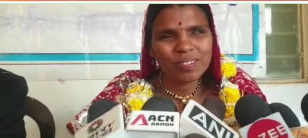 MP News: Blind woman living in live-in became pregnant, childline got married to her partner