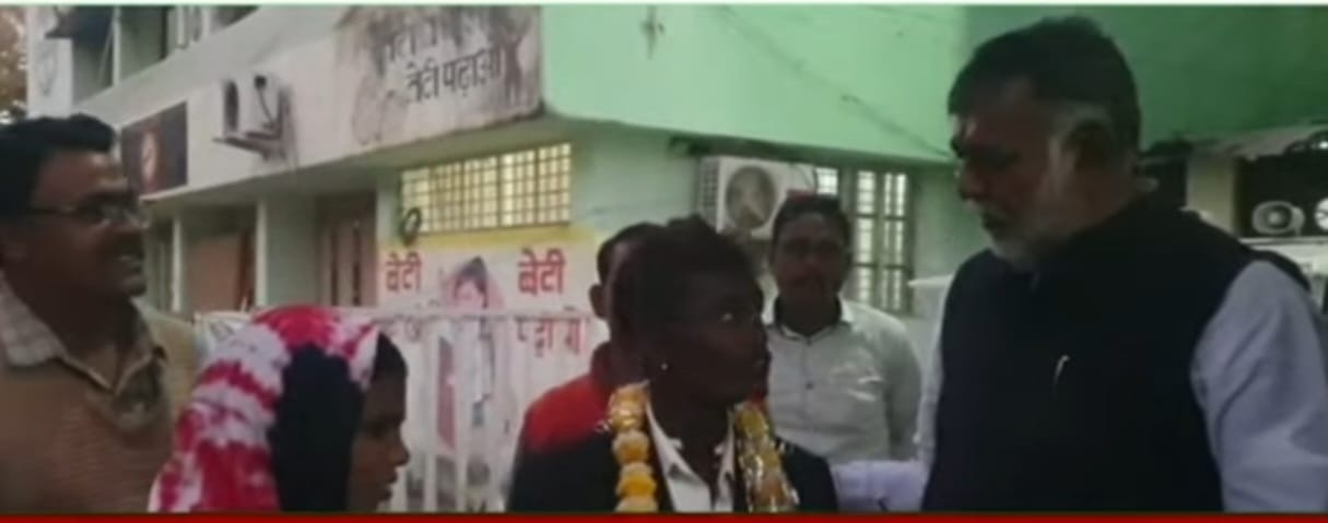 MP News: Blind woman living in live-in became pregnant, childline got married to her partner