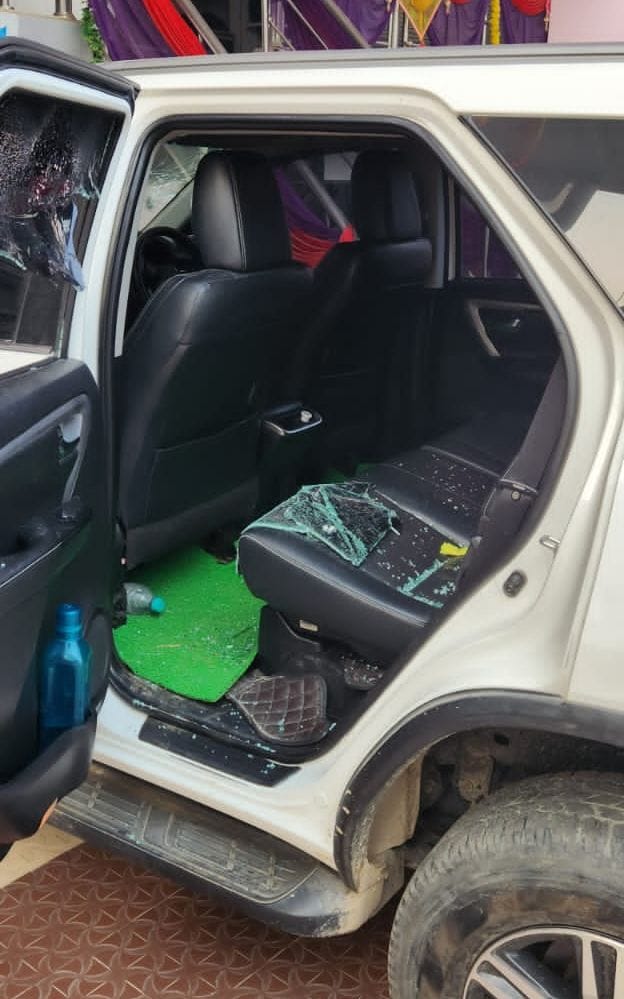 Hardoi, District Panchayat member attacked, car damaged
