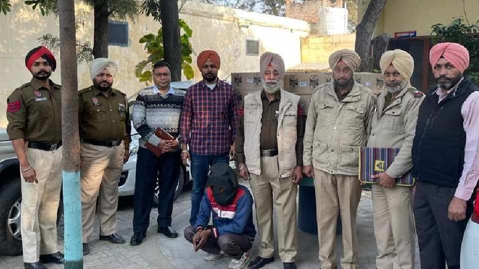 CIA caught a truck liquor in Fatehgarh Sahib of Punjab