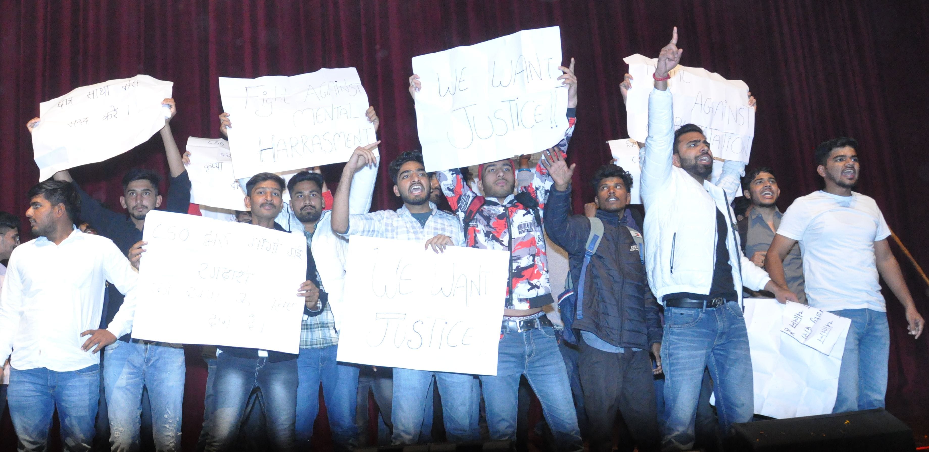 Youth Festival: Slogans of GJU VC murdabad were raised on the main stage, hoodlums used fire extinguishers, broke the grill