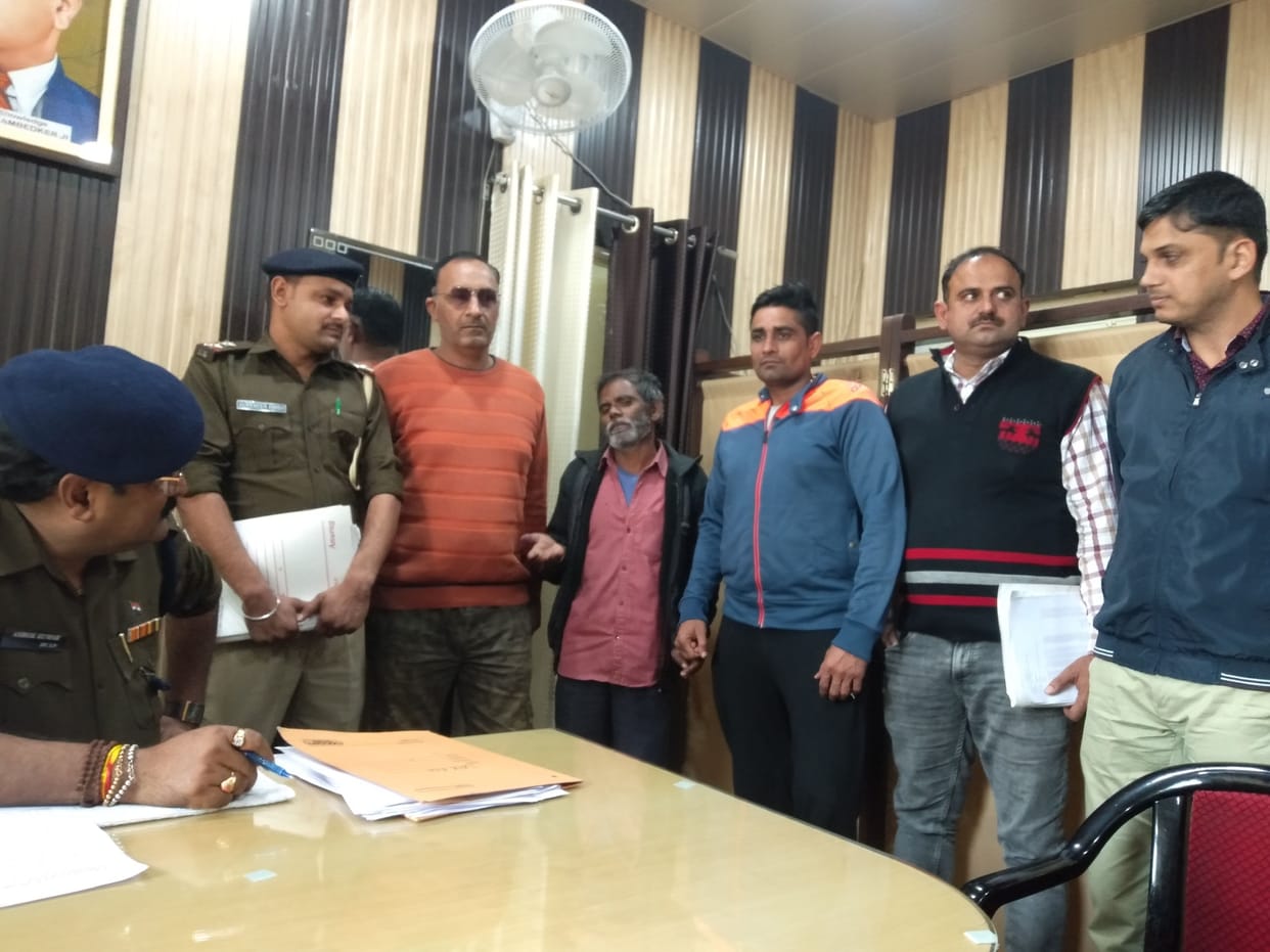 Drunk friend killed e-rickshaw driver