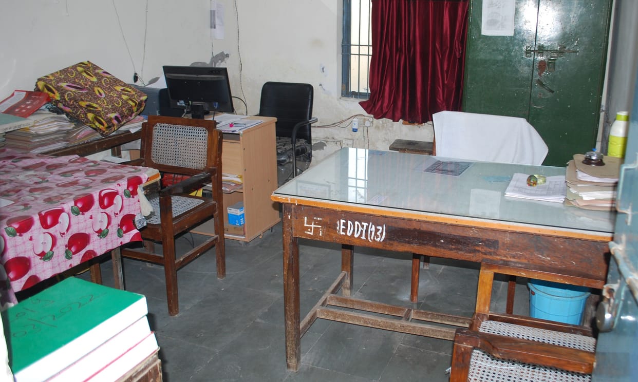 Hathras: Due to the strike, people who reached the electricity office returned empty-handed, faced difficulties