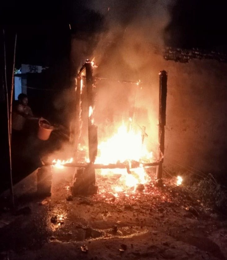 Hathras: Loss of thousands due to fire in kiosk