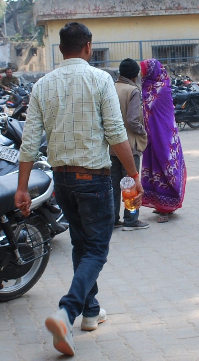 Hathras: Seeing a bottle full of petrol in the hand of a young man, there was panic