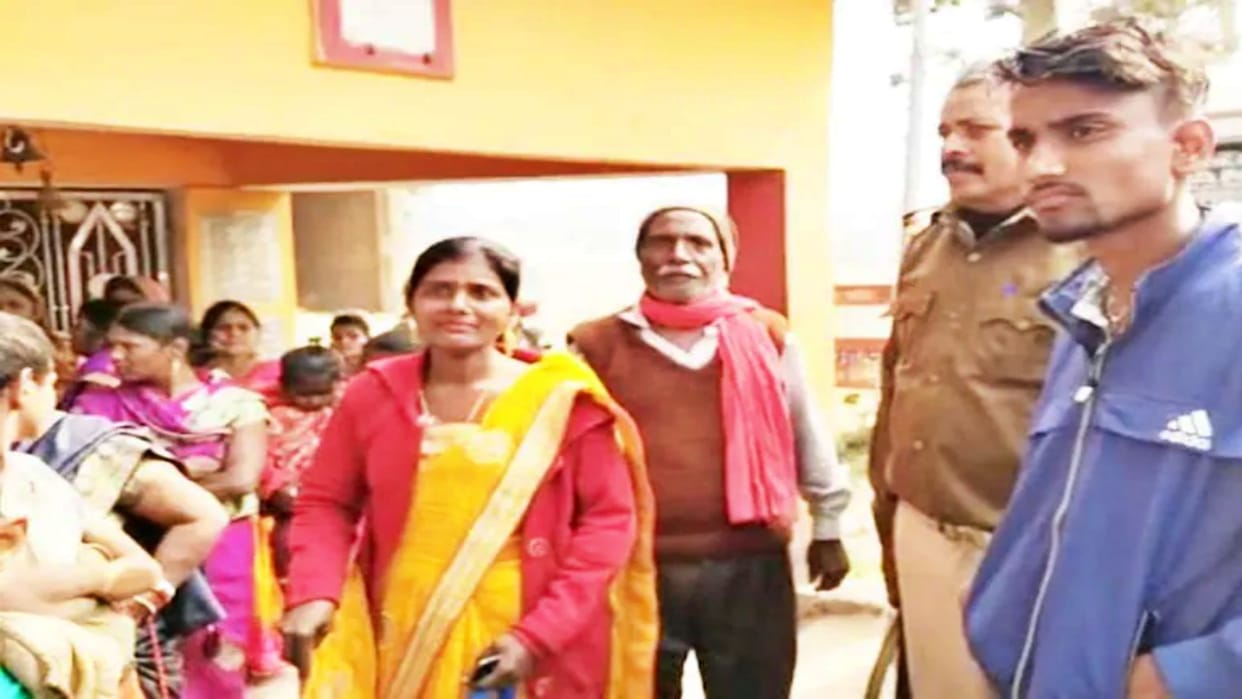 Husband did not like white hair of wife in Saran Bihar