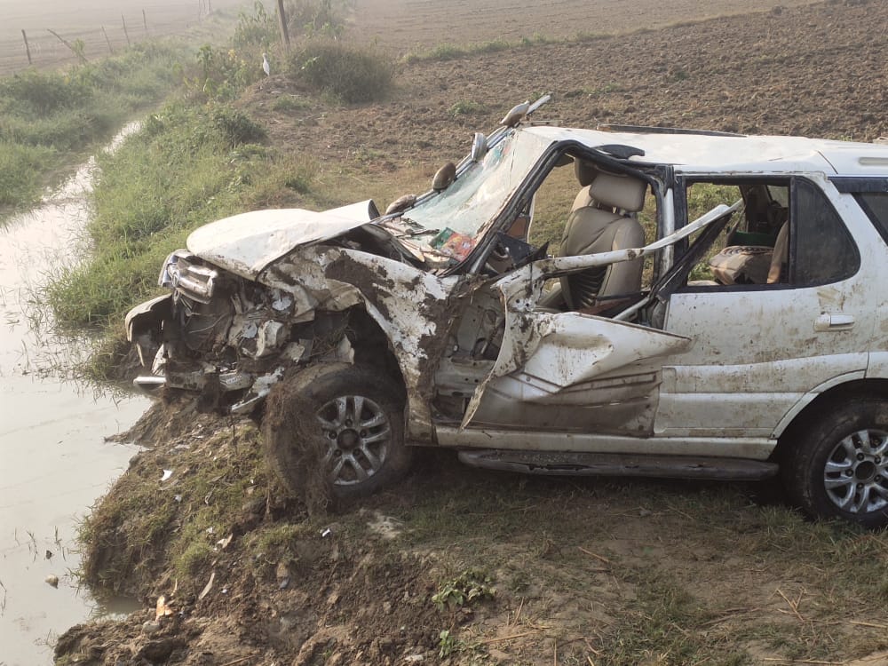 Tata Safari overturned in a ditch in Hardoi, three killed and three injured