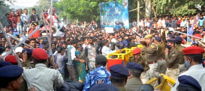 Stones pelted in Patna, lathi charge by police: Deadlock during march of Pasi Samaj, ruckus on JP golumber