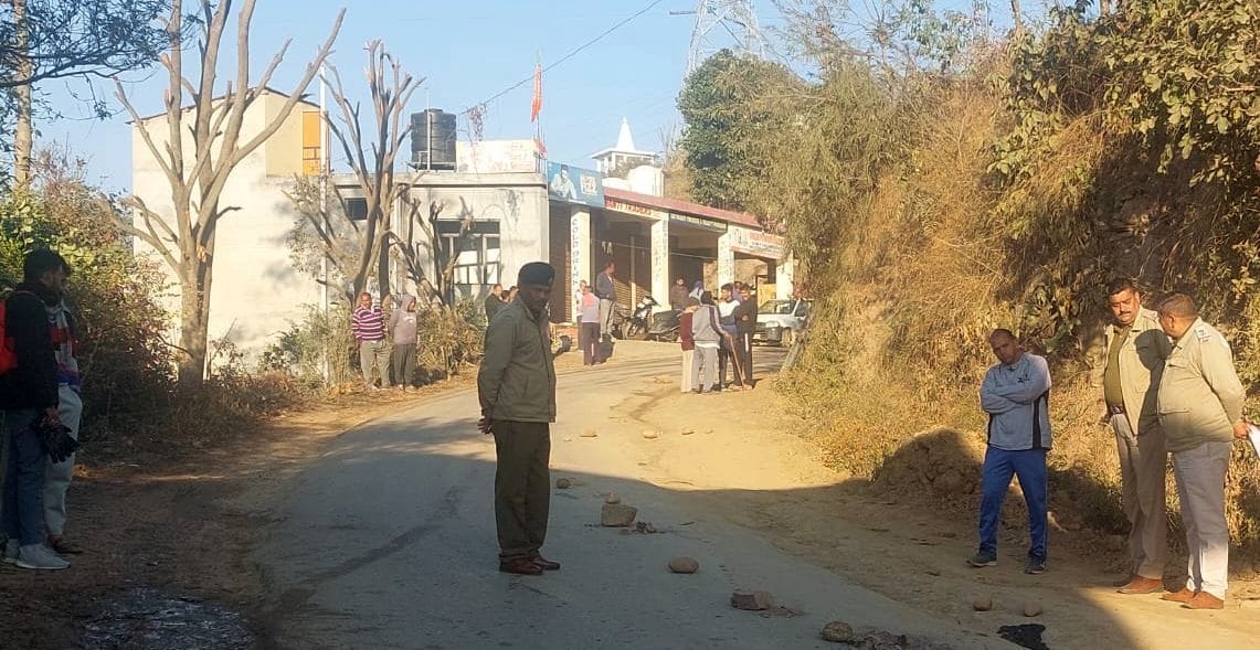 mandi news himachal news, Dead body found young man roadside in Dodhwan, Sundernagar