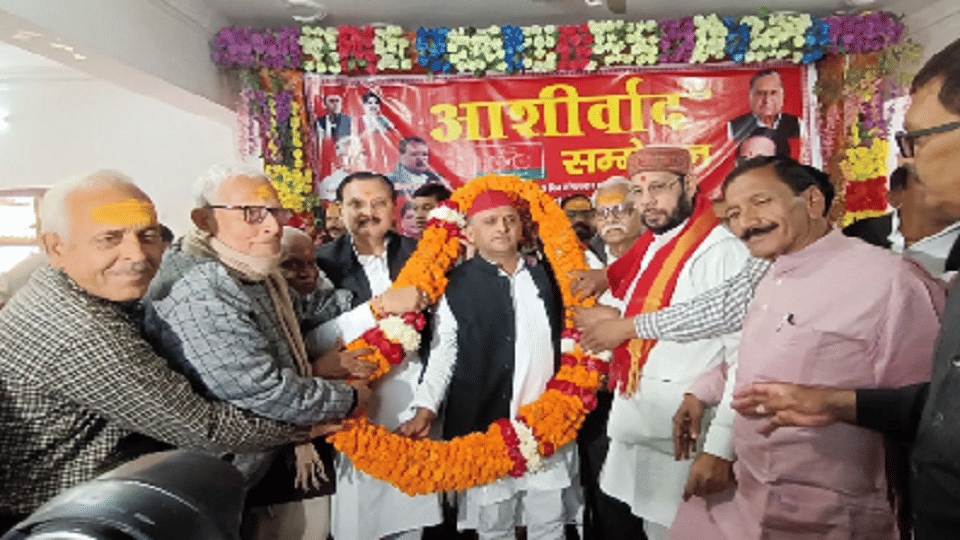 Akhilesh Yadav Hit Back At CM Yogi on the pendulum statement