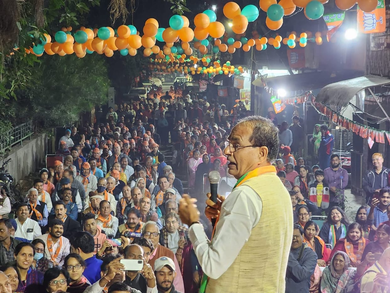 MP News: CM Shivraj told Kejriwal a great thug, said he cheated his guru