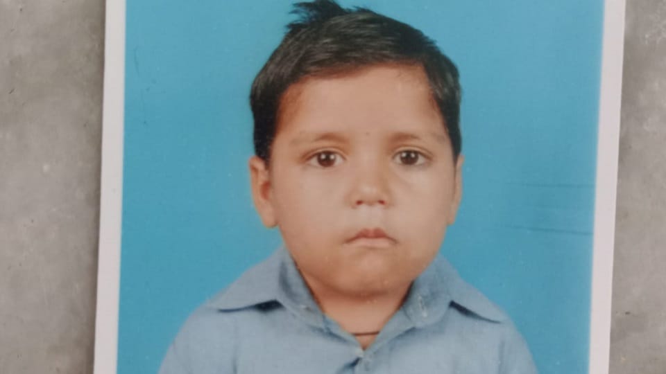 child going to Madrasa attacked by dogs in Tanda Rampur died on way to Delhi