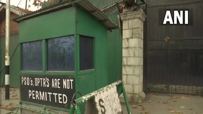 Jammu Kashmir Former CM Mehbooba Mufti vacated the government bungalow