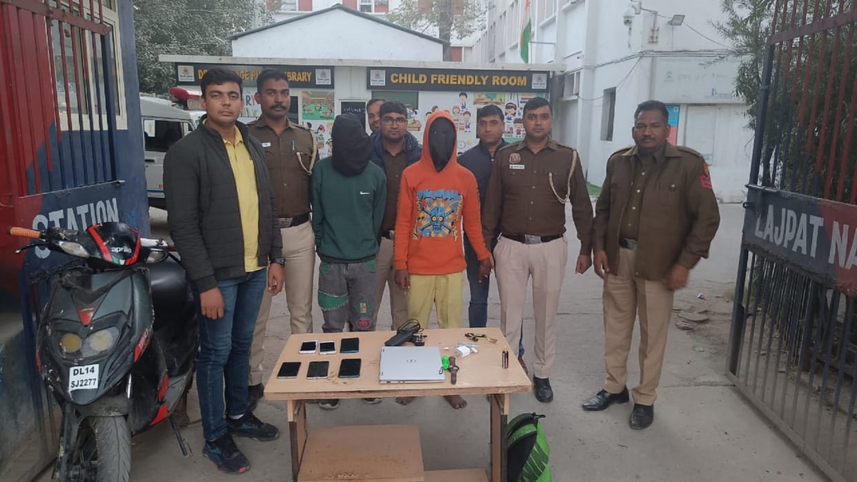Two thieves arrested for robbing by putting chili in eyes